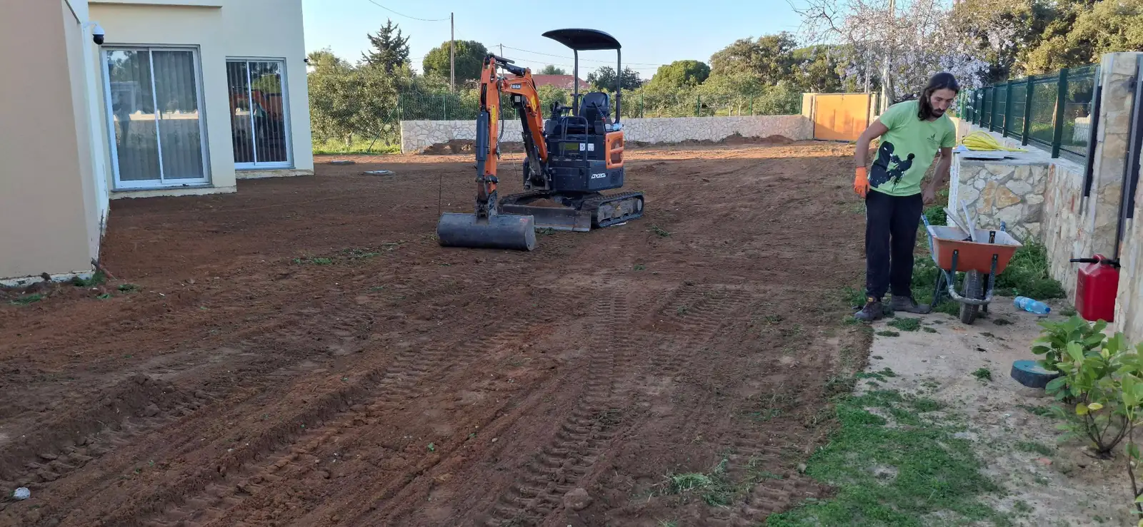 A compact machine, driven by people who know the ground
